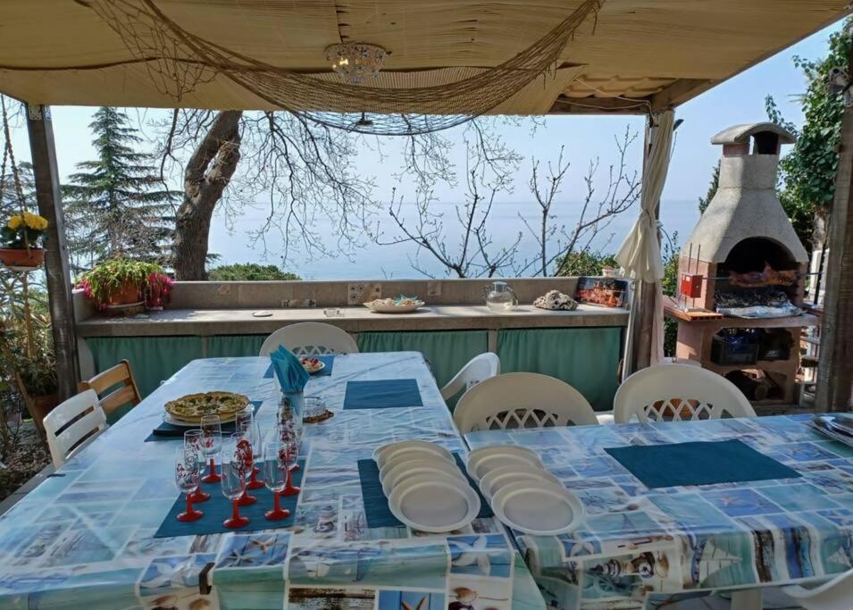 Brezza Marina - Appartamento In Villa Fronte Mare Trieste Eksteriør billede