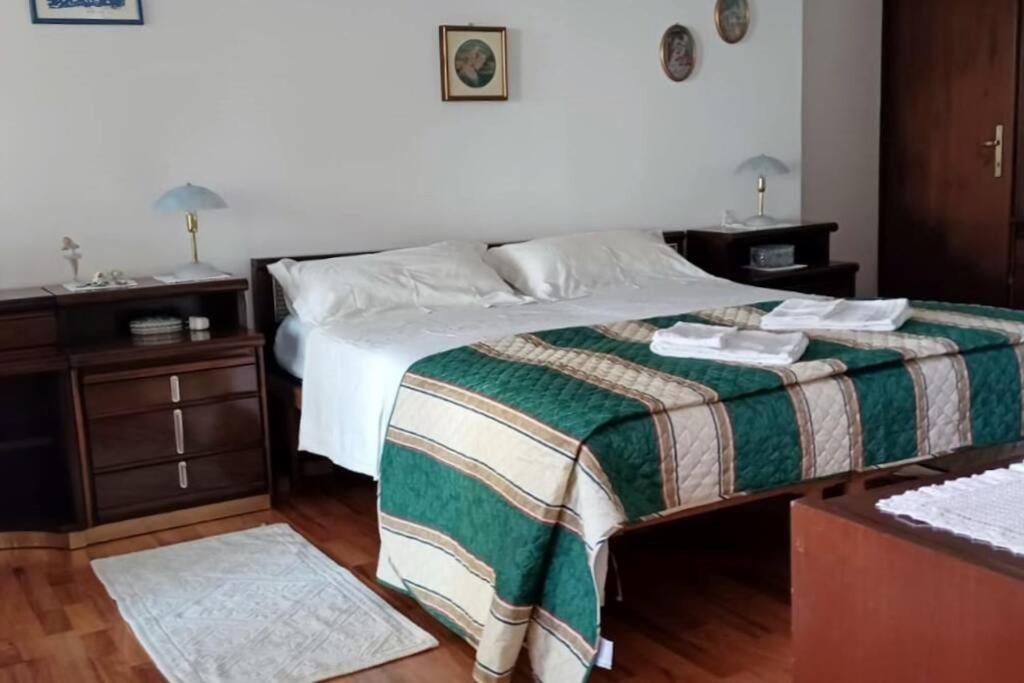 Brezza Marina - Appartamento In Villa Fronte Mare Trieste Eksteriør billede