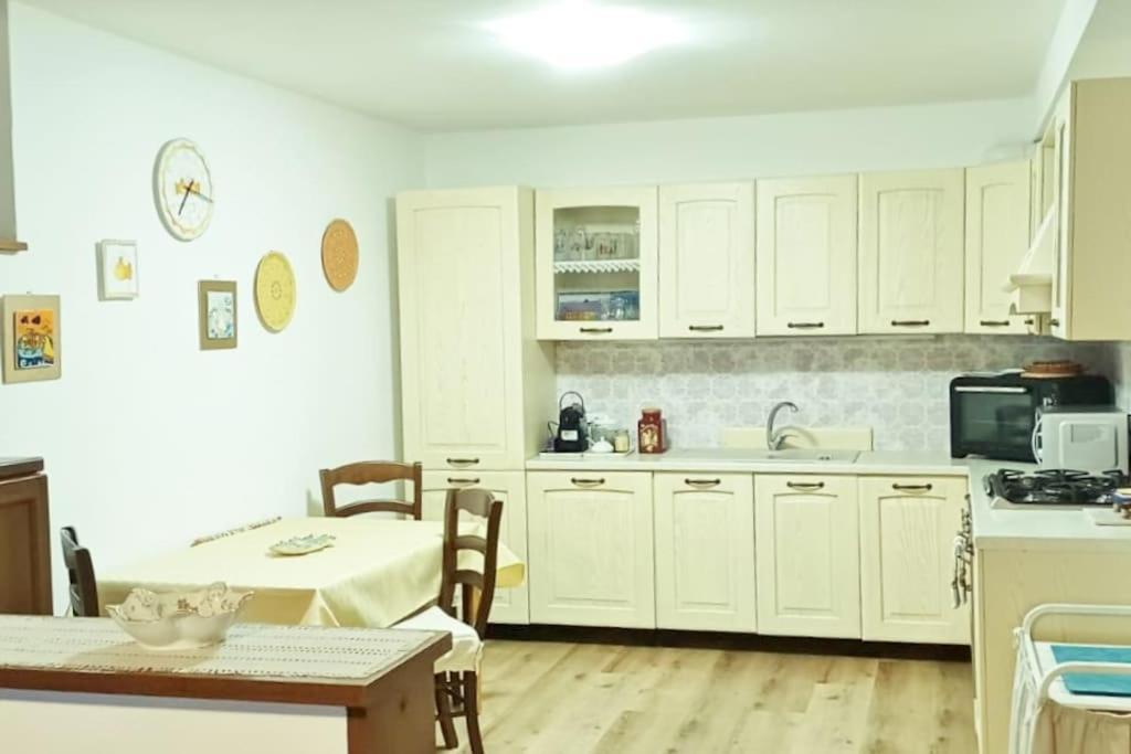 Brezza Marina - Appartamento In Villa Fronte Mare Trieste Eksteriør billede