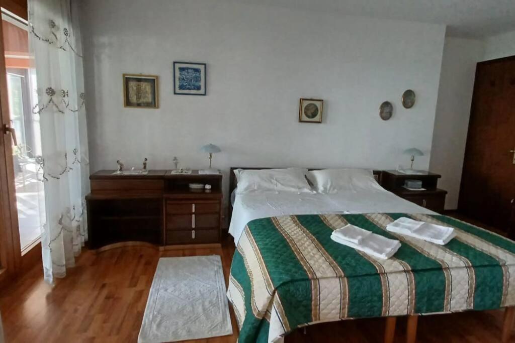 Brezza Marina - Appartamento In Villa Fronte Mare Trieste Eksteriør billede