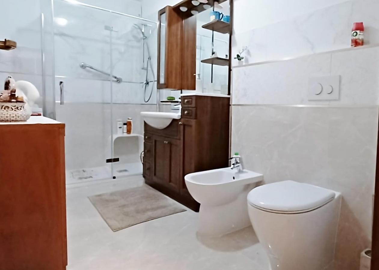 Brezza Marina - Appartamento In Villa Fronte Mare Trieste Eksteriør billede