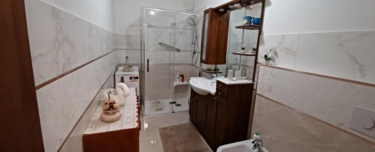 Brezza Marina - Appartamento In Villa Fronte Mare Trieste Eksteriør billede